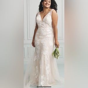 Champagne/Ivory sheath wedding dress
